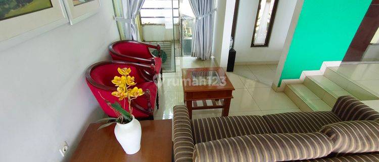 Dikontrakan rumah bagus fullfurnished dengan view gunung dan golf 1