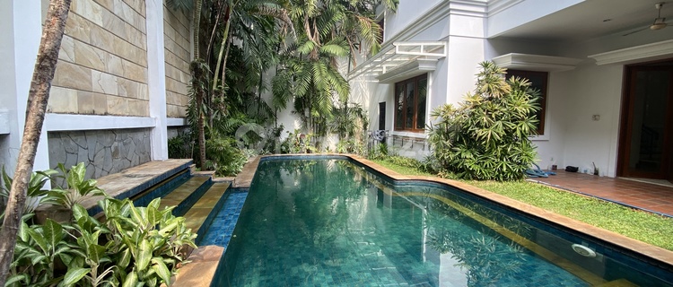 BIG AND BEAUTIFUL HOUSE AT SENOPATI AREA 1