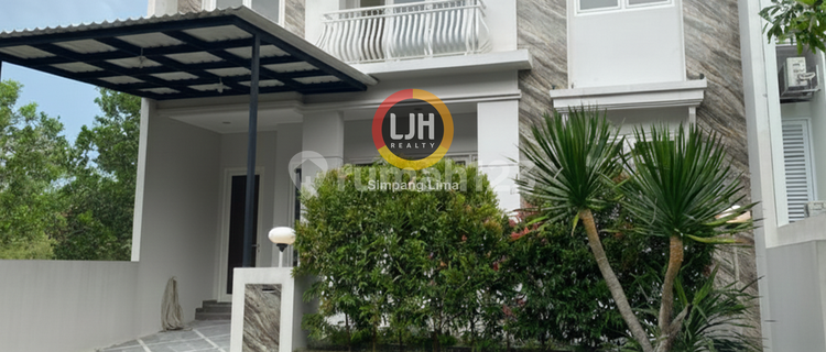 For Rent Comfortable 3-Story House in Tembalang Area 1