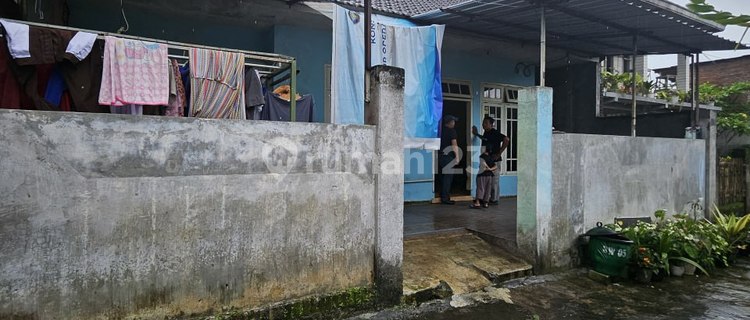 For Sale Quick Residential House in the Middle of Junrejo Village, Batu City 1