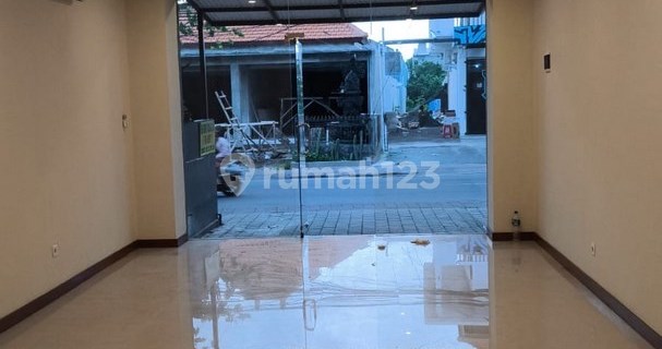 1-Story Shop Suitable for Office for Rent, in Kerobokan Area 1