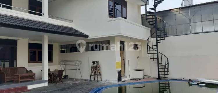 RUMAH KLASIK CIPAKU SETIABUDI HARGA DIBAWAH NJOP, FASILITAS KOLAM RENANG 1