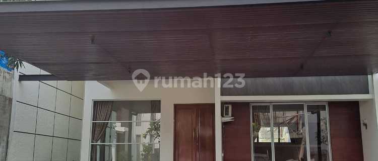 Rumah Mewah 3 Lantai di Sutera Onyx Alam Sutera, Tangerang Selatan 1