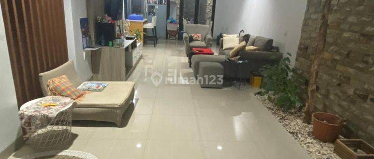 Rumah 2 Lantai Sudah Renovasi di BSD Nusaloka, Tangerang Selatan 1