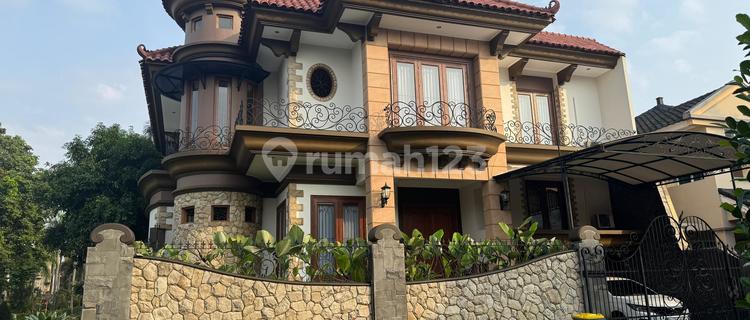 Rumah Castle Hoek Furnished di Puspita Loka Bsd, Tangerang Selatan 1