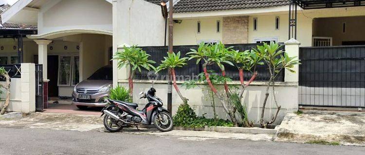 Rumah 2 Bangunan Terawat Murah Di Perum Bukti Permai Jember  1