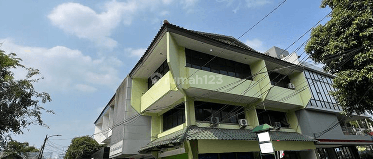 Ruko4 Lantai Semi Furnished Area Komersil Parkir Luas  1