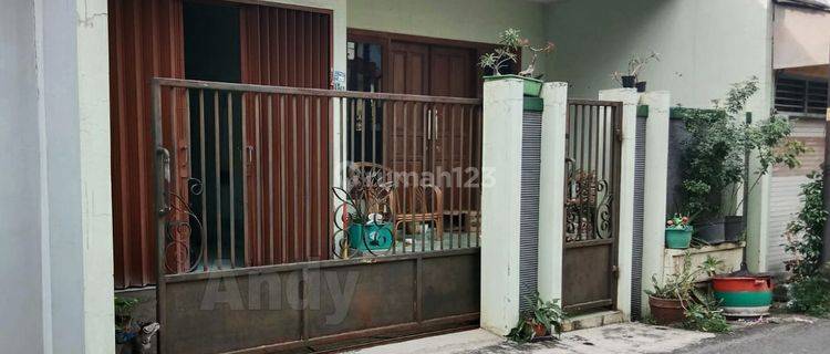 Dijual Rumah Tingkat 1.5 Lantai Siap Pakai di Daerah Miroto, Semarang 1