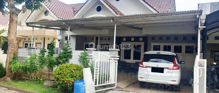 Dijual Rumah Bagus Tingkat 1,5 Lantai Siap Pakai di Perumahan Graha Padma, Semarang 1