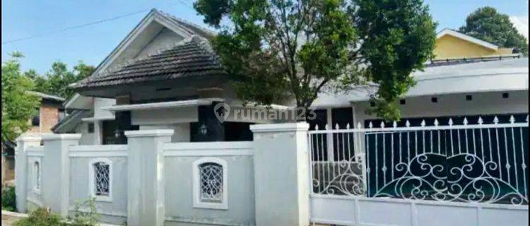 Dijual Rumah Posisi Hook Siap Pakai di Perumahan Bukit Sari, Semarang 1