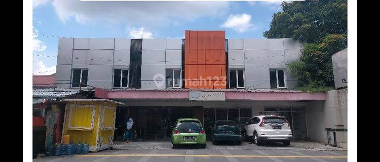 Wisma Landak Baru/Andi Djemma
Luas 600 Meter 20X30
2.5 Lantai
Dekat Claro
 1