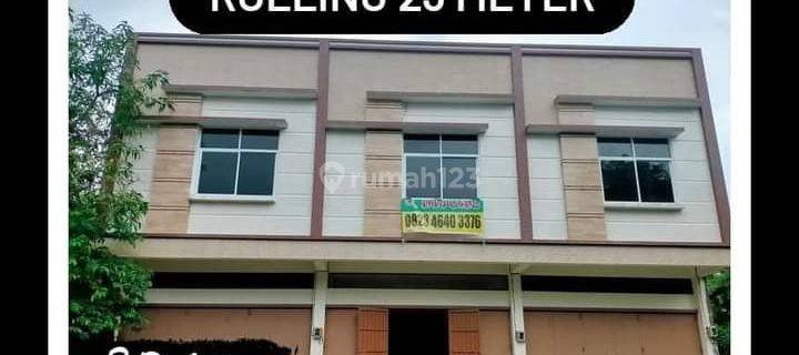 Ruko Jl Poros Pattalassang
Gowa Makassar Sulawesi Selatan 2 Unit Ruko 5X20X2 Lantai Rolling 23 Meter 
Ada 1 Kamar Luas
WC 3, Jemuran, Tandon Air
Tanah 27 X 100
Luas Keseluruhan 4.400M²
Cocok SPBU
Cocok Perumahan Kecil
Cocok Rumah Kos
Dekat Perumahan Putra 1