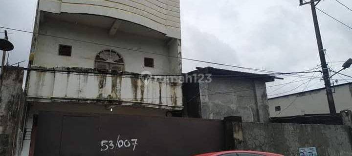 Gudang 3 Lt Jl. Teuku Umar 10 Jl Pramuka Makassar Sulawesi Selatan Dekat Jalan Tol. luas bangunan 600m2 lebar depan 11 m2 lebar belakang 23m2 panjangx 38m 1