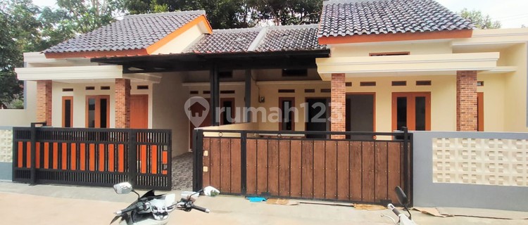 Rumah baru siap huni dekat CBD Cibubur  1
