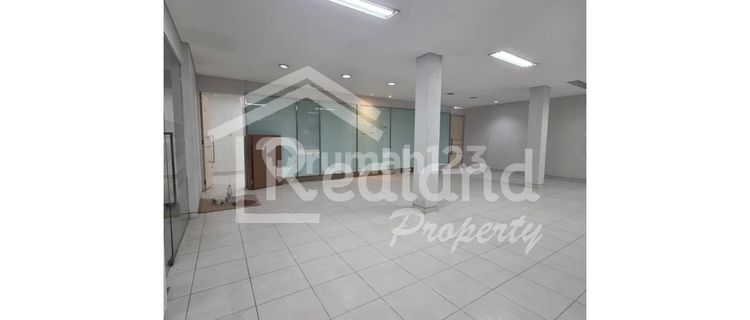 Ruang Usaha di Majapahit , Semarang ( Jo 8460S ) 1