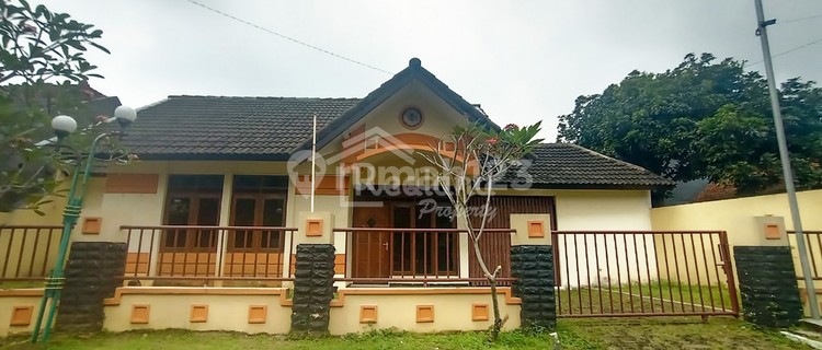 House in the Srondol Bumi Indah Housing Complex, Banyumanik, Semarang (Me 7699) 1