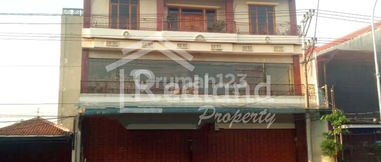 Shop house in Majapahit, Semarang (Me 8025) 1
