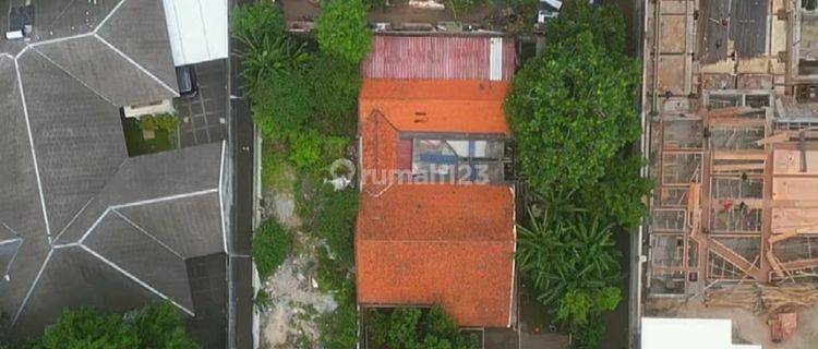 Rumah Hitung Tanah di Senayan Area Jakarta Selatan Lokasi Premium 1