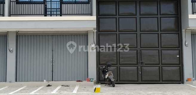 For Sale: New 3-Story Shop House Building on Jl. Soekarno Hatta, Balikpapan 1