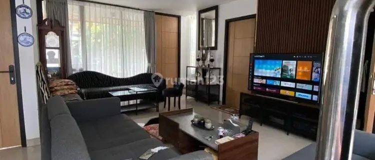 Dijual Rumah Dengan Kolam Renang Komplek Pondok Hijau Bandung 1