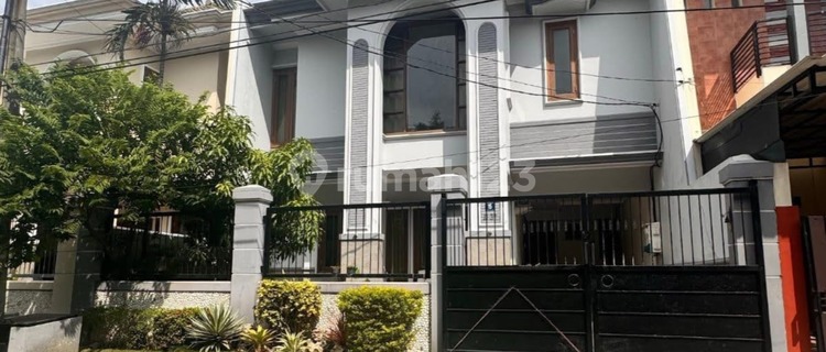 For Sale Well-Maintained Nice House in Babatan Pratama, Wiyung 1