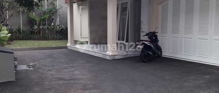 Rumah Klasik yang Bagus di Kompleks 1