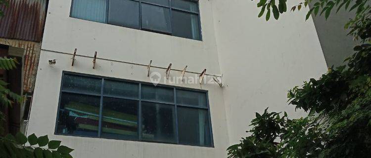 Dijual cepat gedung kantor di jembatan besi 1