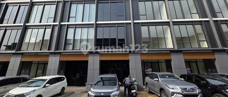 For Rent: Hampton Avenue Shop House, Can be Rented Per Unit 1