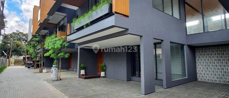 Rumah Mewah 4 Lantai Dengan Lift Bagus SHM di Kemang, Jakarta Selatan 1