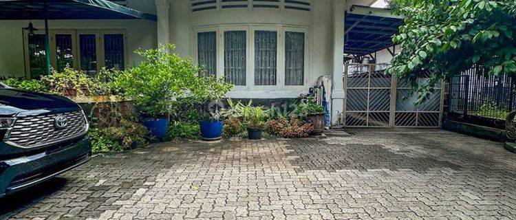 Rumah Tua Jaman Belanda Komersial Area Cocok Untuk Resto, Butik, Cafe, Law Office, Dll 1