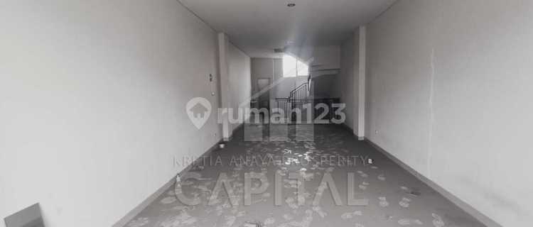 3-Story Shop House Ready to Use in the Strategic Area of Veteran Street, Bandung 1