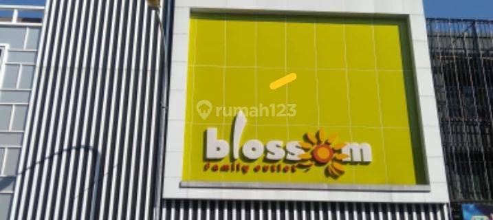 Ruko 15x22 3 LT di samping mall Mega mas disewakan  1