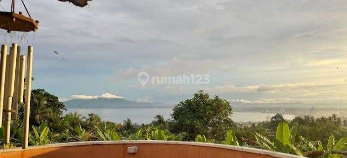 Villa di puncak Malalayang dekat RS kandauw view laut Manado  1