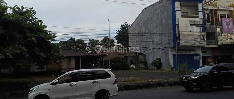 Eks rumah makan di Jl piere boulevard dekat mantos disewakan  1