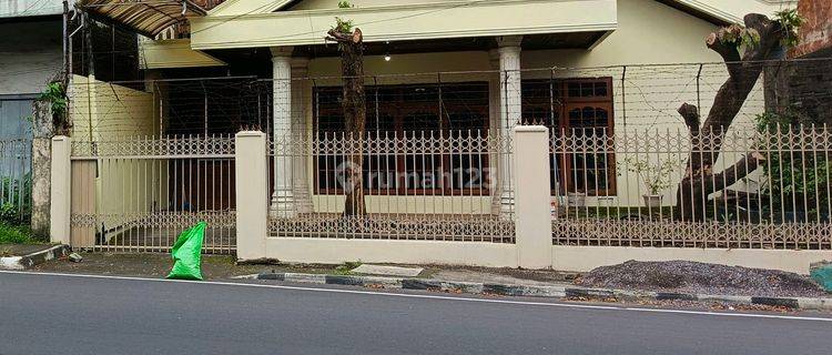 Rumah Pinggir Jl Bw Lapian Area Suvernir Dan Oleh Oleh Has Manado 1