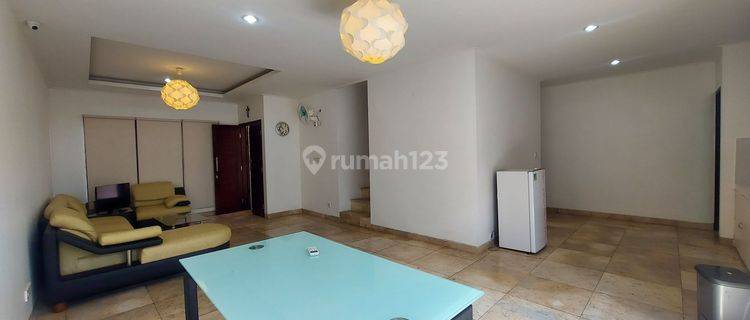 Rumah Jual 2 Lantai Dalam Komplek Area Kerobokan 1