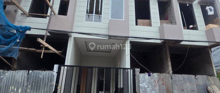 Rumah 3 Lantai Bagus Unfurnished SHM di Taman Ratu, Duri Kepa, Jakarta Barat 1