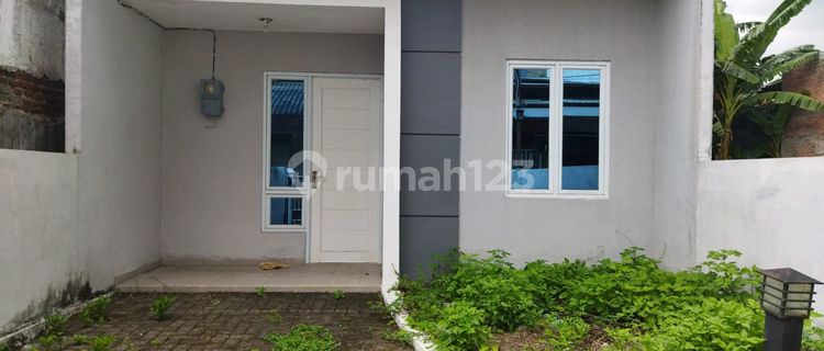 Ready-to-live house for sale in East Semarang 1