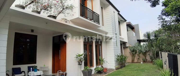 Rumah Cantik. Dijual Cepat Suasana Nyaman Dan Sejuk. Sektor 9. Bintaro Jaya 1