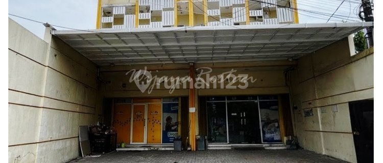 3-Story Shop House Located in Kaliwates, Suitable for Business or Office 1