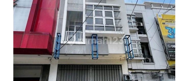 3-Storey Shop House for Rent, Gajah Mada Jember Location, Suitable for Office 1