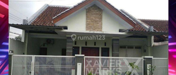 Rumah Modern Minimalis Tengah Kota Jember daerah Tegal Besar 1