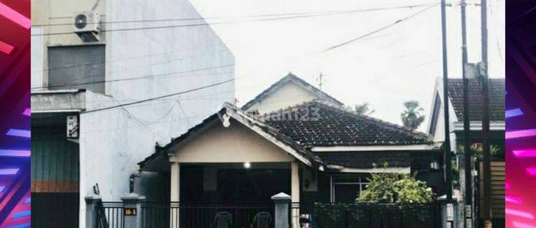 Sewa Rumah Pinggir Jalan Raya Besar Daerah Tengah Kota Jember. Cocok Untuk Cafe  1