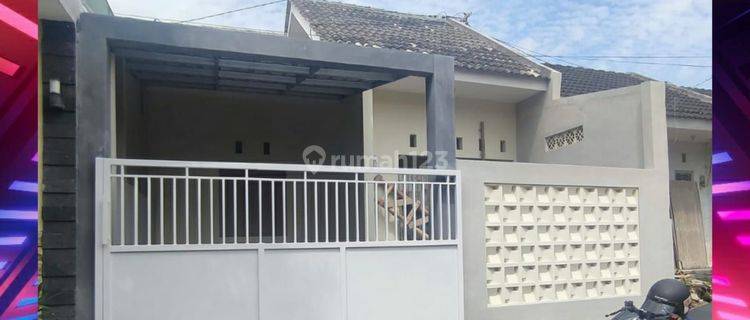 Rumah Modern Minimalis Baru Renovasi di Perumahan Tengah Kota Jember. Tinggal Bawa Koper 1