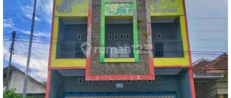 Strategic Commercial Building by the Roadside Near Market, Hospital, and School. Ready-to-Use Condition. 1