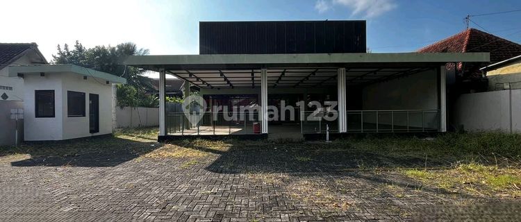 Rent a Mid-Sized Shop in the City Center, Strategic Location Suitable for Banks/Offices/Businesses 1