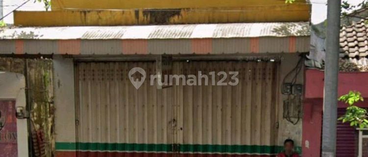 Ready-to-Use Shop House for Rent Near Unej Campus. Suitable for Culinary Business or Counter. 1