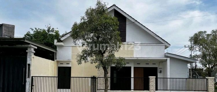 Spacious House for Rent, Ready to Occupancy. Central Jember City, Suitable for Office or Residence. 1