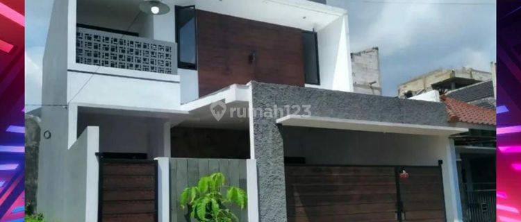 Rumah Modern 2 Lantai Di Perumahan Tengah Kota Jember. Dekat Lippo Mall 1