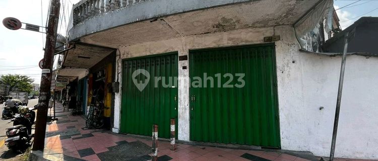 Strategic Shop House for Rent on the Main Street in the Center of Jember City 1